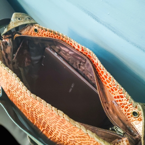 Unique, one of a kind, leather and snake skin messenger bag by Novi Sudiono. - Picture 8 of 15